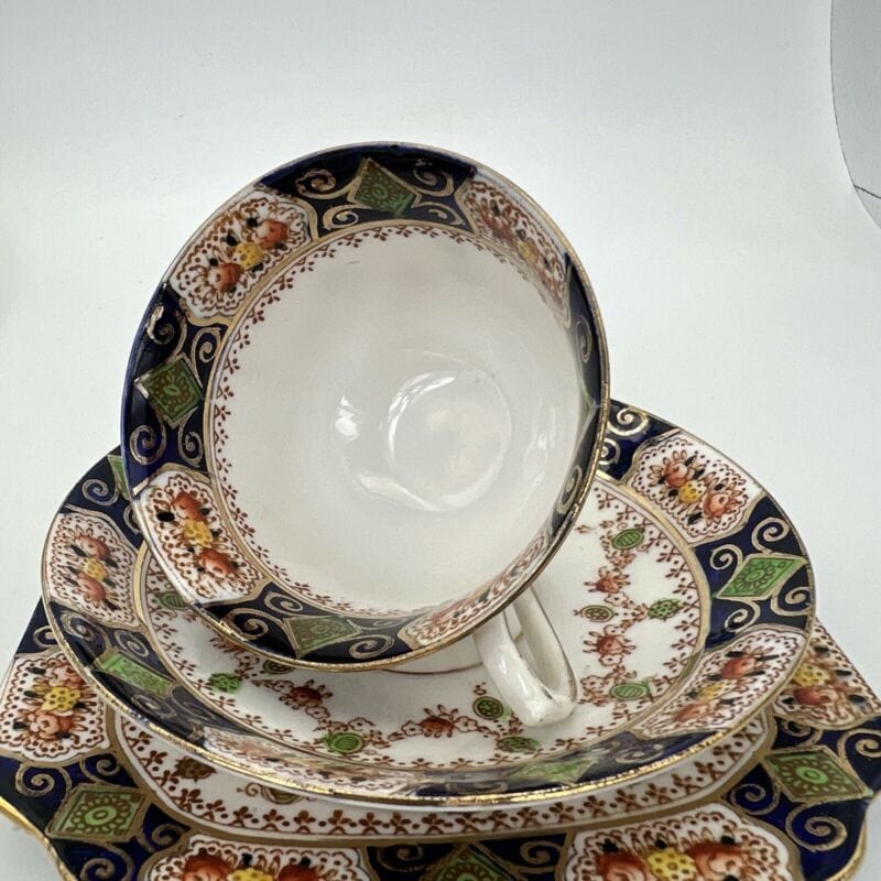 Set da tè the per due antico Inglese in porcellana bianca classico motivo Imari Categoria Servizio tazze - Tazze