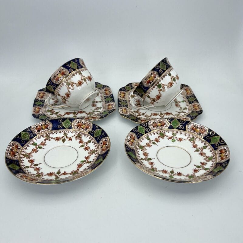 Set da tè the per due antico Inglese in porcellana bianca classico motivo Imari Categoria Servizio tazze - Tazze