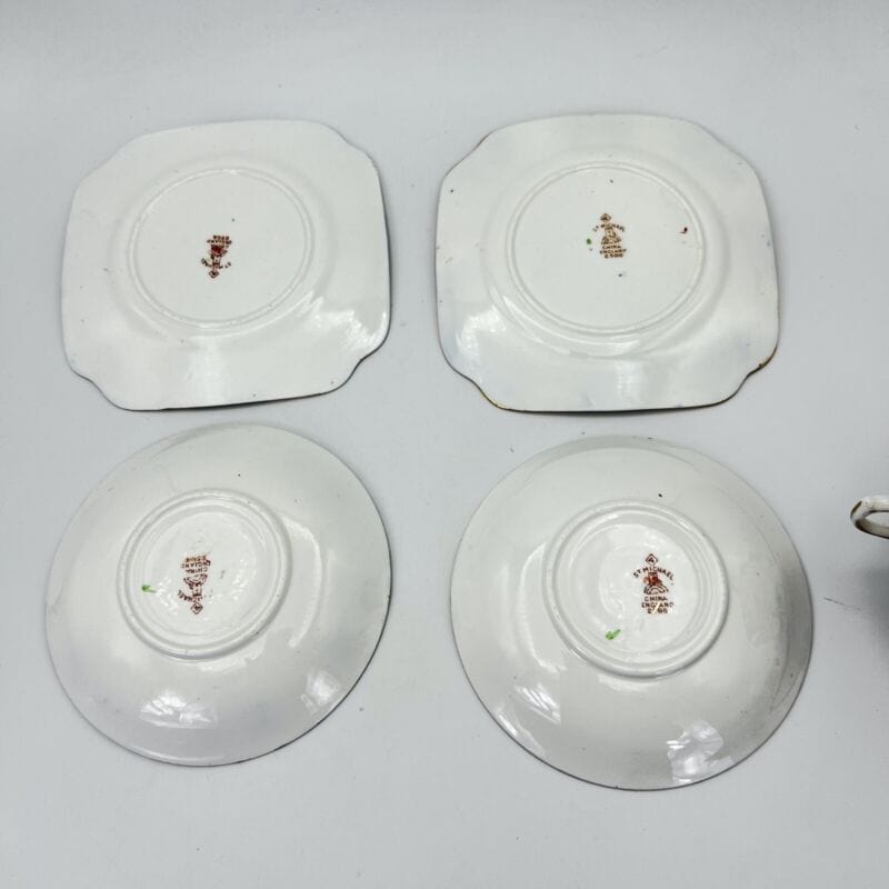 Set da tè the per due antico Inglese in porcellana bianca classico motivo Imari Categoria Servizio tazze - Tazze