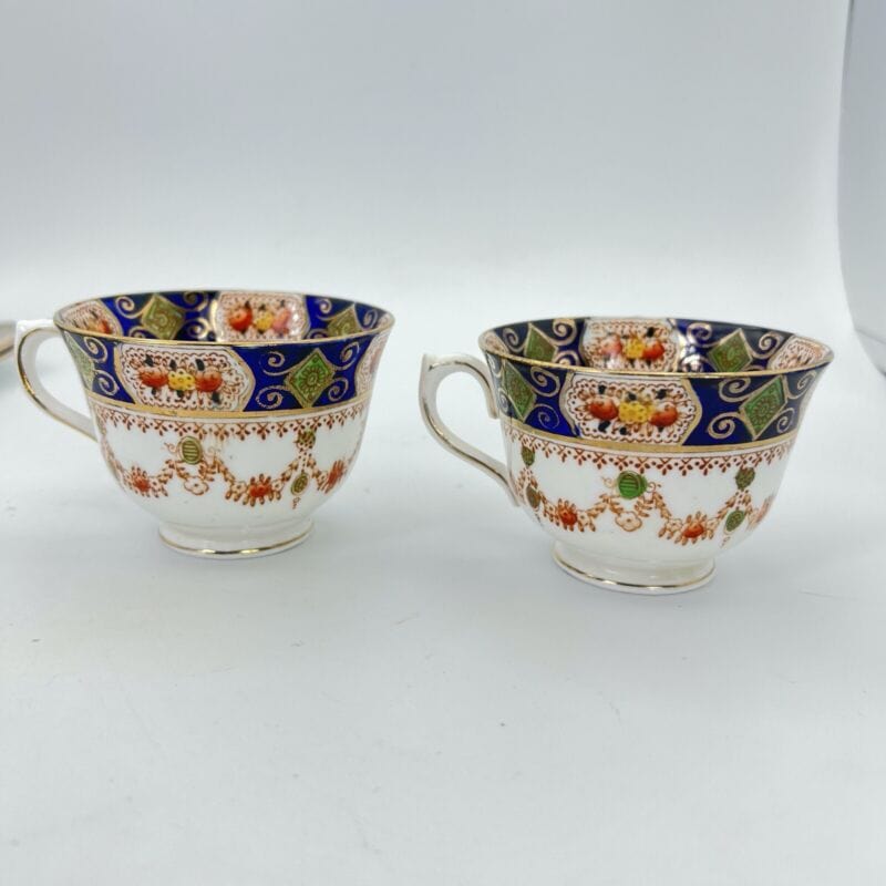 Set da tè the per due antico Inglese in porcellana bianca classico motivo Imari Categoria Servizio tazze - Tazze