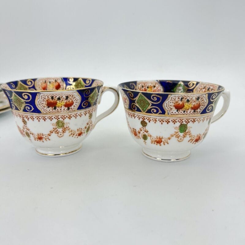 Set da tè the per due antico Inglese in porcellana bianca classico motivo Imari Categoria Servizio tazze - Tazze
