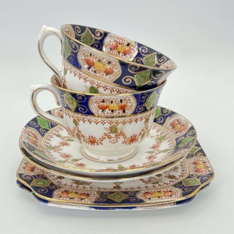 Set da tè the per due antico Inglese in porcellana bianca classico motivo Imari Categoria Servizio tazze - Tazze