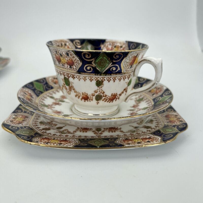 Set da tè the per due antico Inglese in porcellana bianca classico motivo Imari Categoria Servizio tazze - Tazze