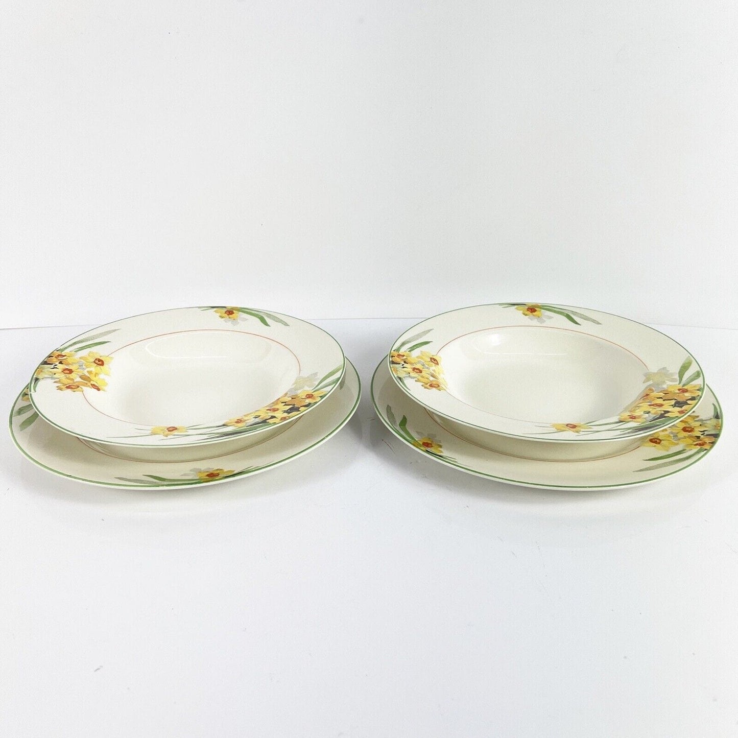 Set di due posto tavola inglese in ceramica d'epoca stile art Decò Narcisi '20 Categoria Piatti e Piattini