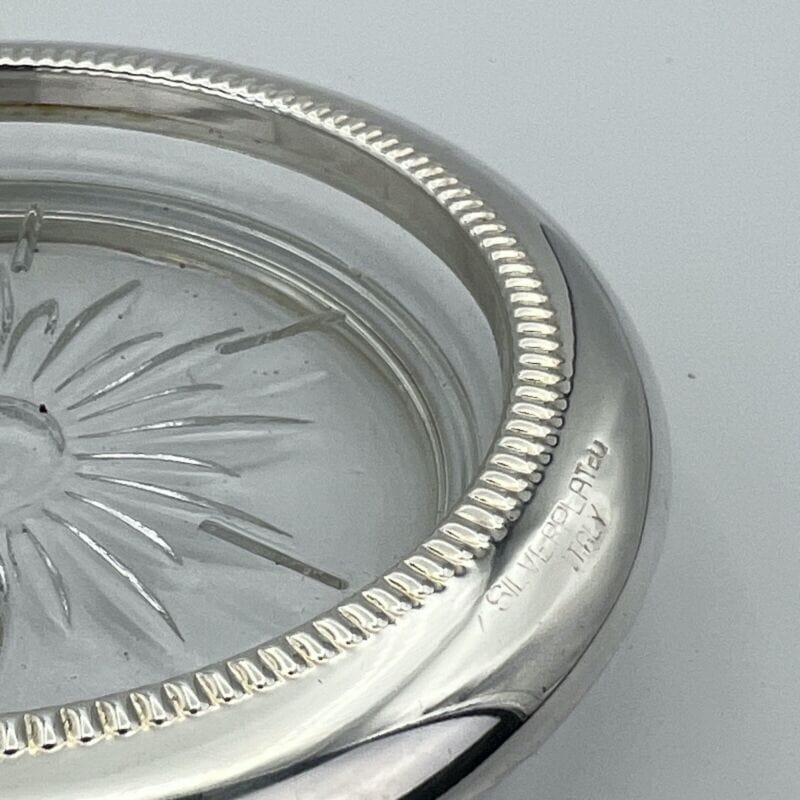 Set di quattro sottobicchieri vintage in vetro e silver plate posacenere antico Categoria Sheffield & Argento