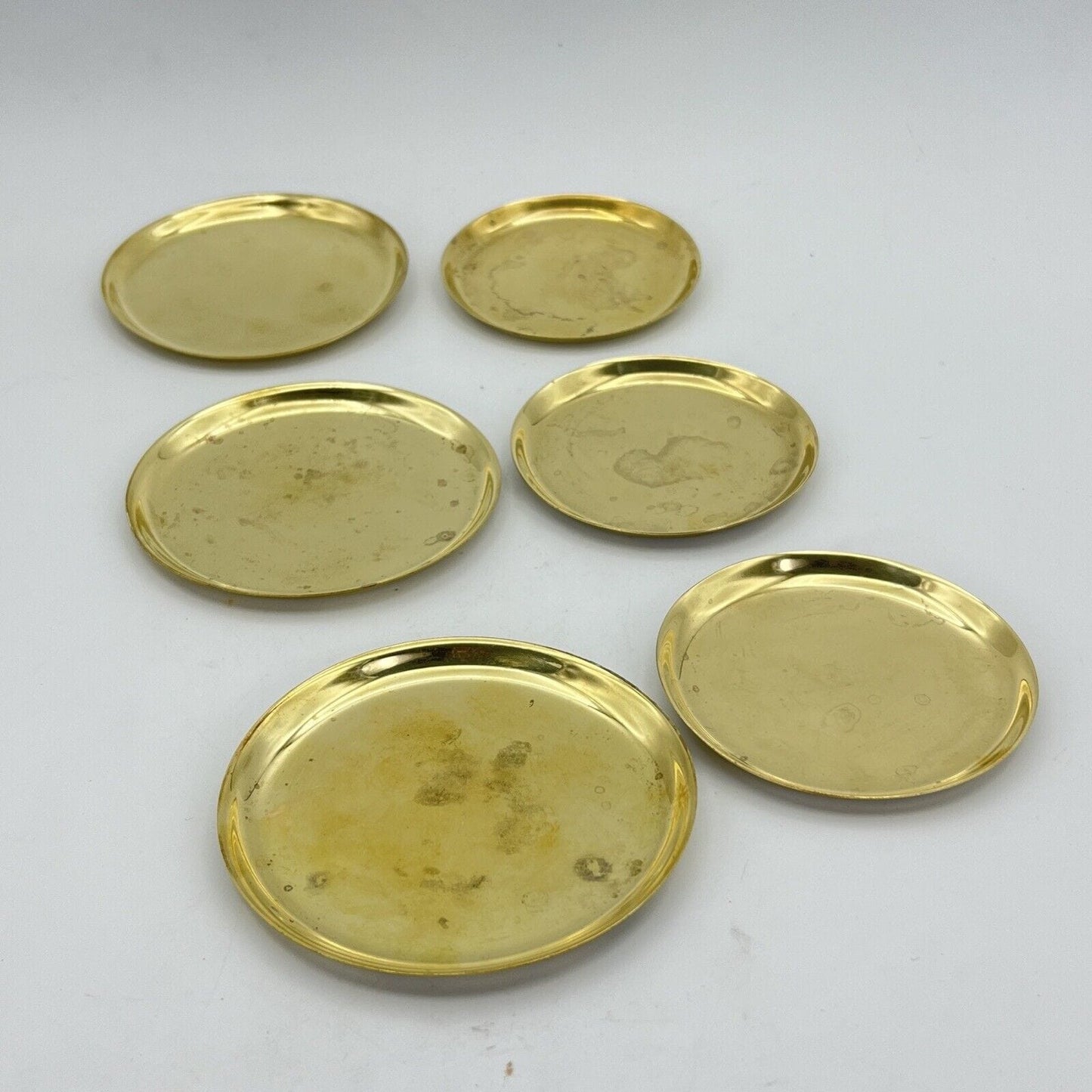 Set di Sottobottiglia da tavola sottobocchieri vintage in ottone anni '70 Categoria Sheffield & Argento