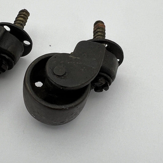 Set Rotelle Antiche Ruote girevoli in ferro per restauro mobile 900 con vite Categoria  Accessori & Ferramenta d'epoca