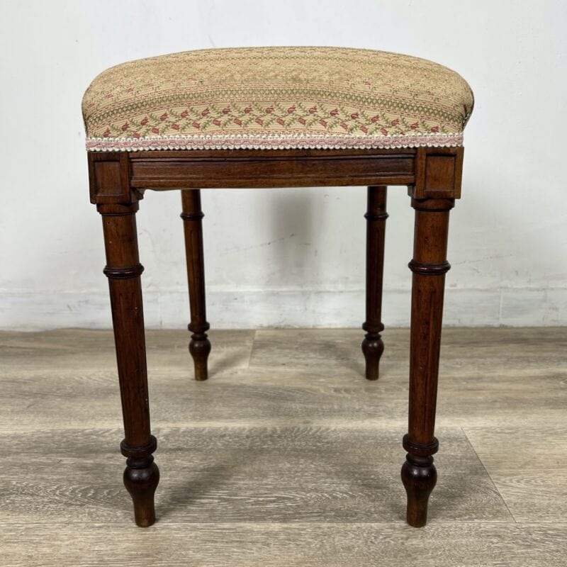 Sgabello antico panca panchetta piedi in legno pouf pouff vintage imbottito 800 Categoria  Arredamento