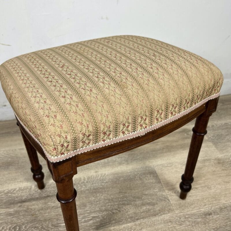 Sgabello antico panca panchetta piedi in legno pouf pouff vintage imbottito 800 Categoria Arredamento