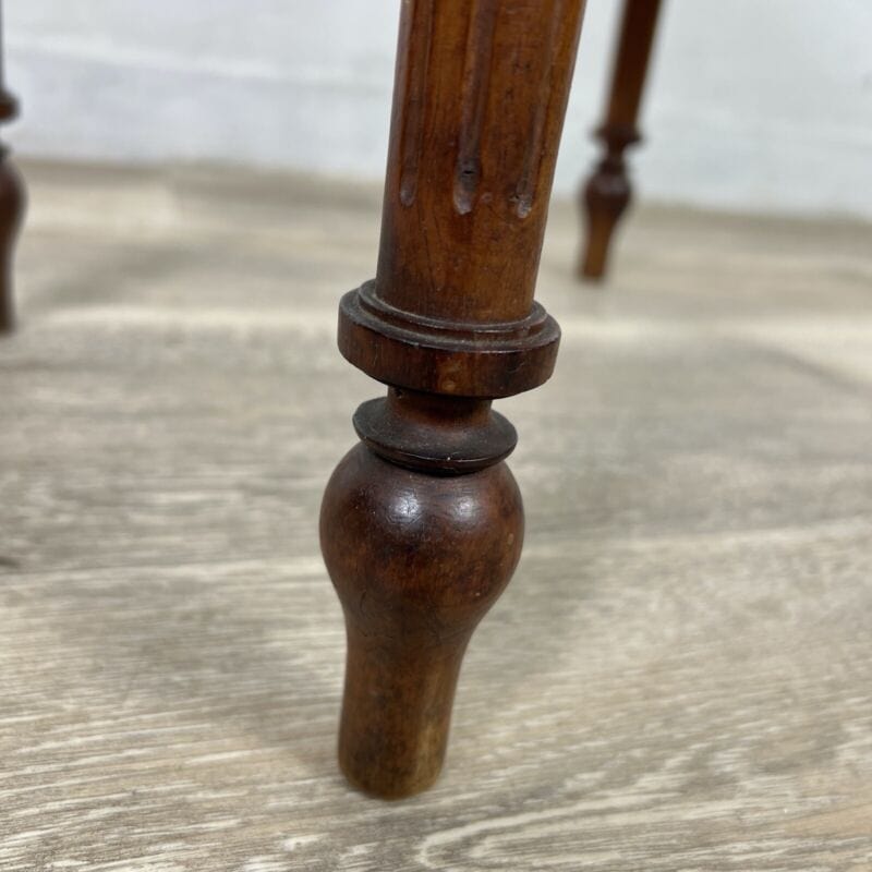 Sgabello antico panca panchetta piedi in legno pouf pouff vintage imbottito 800 Categoria Arredamento