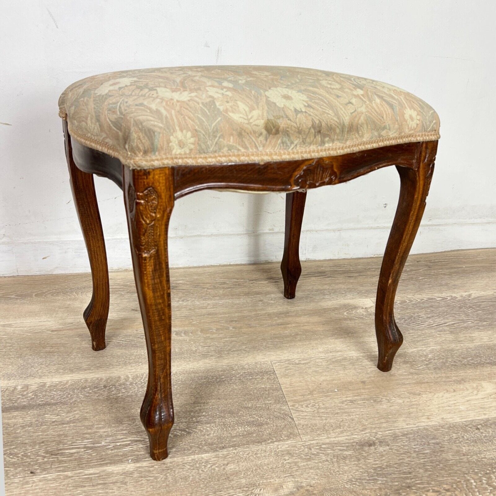 Sgabello antico panca panchetta poggiapiedi in legno pouf pouff imbottito 900 Categoria  Sgabelli - Pouf - Poggiapiedi