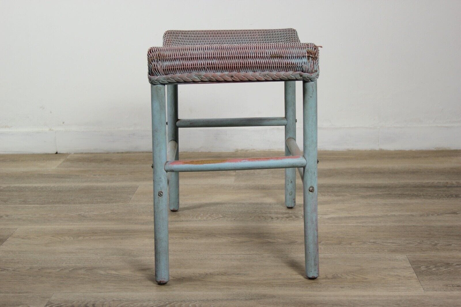 Sgabello panchetta shabby chic  vintage panca in legno bambu seduta in vimini Categoria  Sgabelli - Pouf - Poggiapiedi