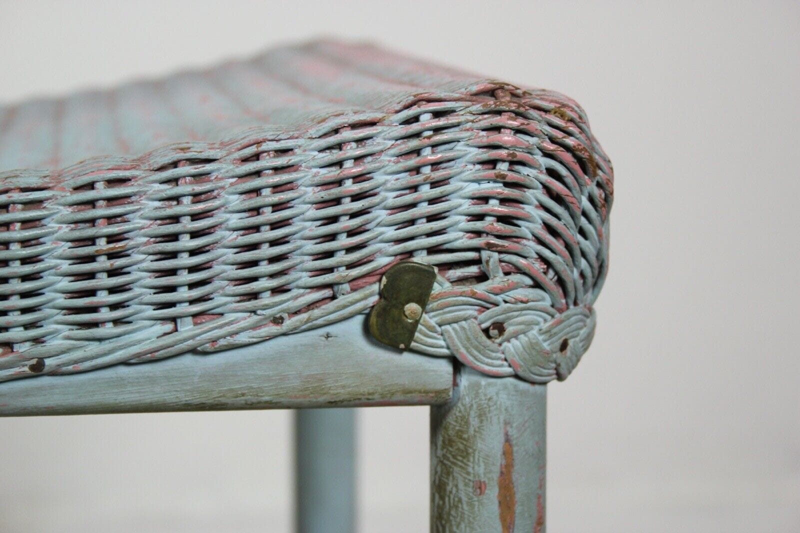 Sgabello panchetta shabby chic  vintage panca in legno bambu seduta in vimini Categoria  Sgabelli - Pouf - Poggiapiedi