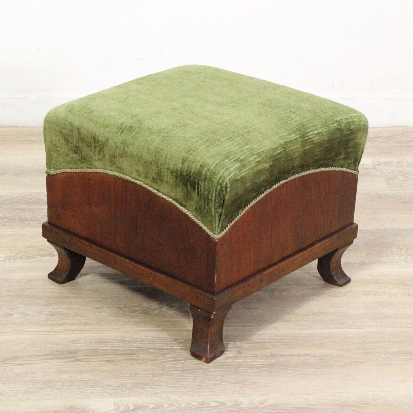 Sgabello poggiapiedi stile antico in legno pouf con tessuto Verde epoca 900 Categoria  Sgabelli - Pouf - Poggiapiedi