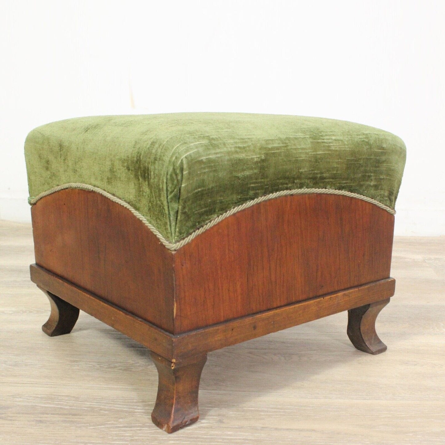 Sgabello poggiapiedi stile antico in legno pouf con tessuto Verde epoca 900 Categoria  Sgabelli - Pouf - Poggiapiedi