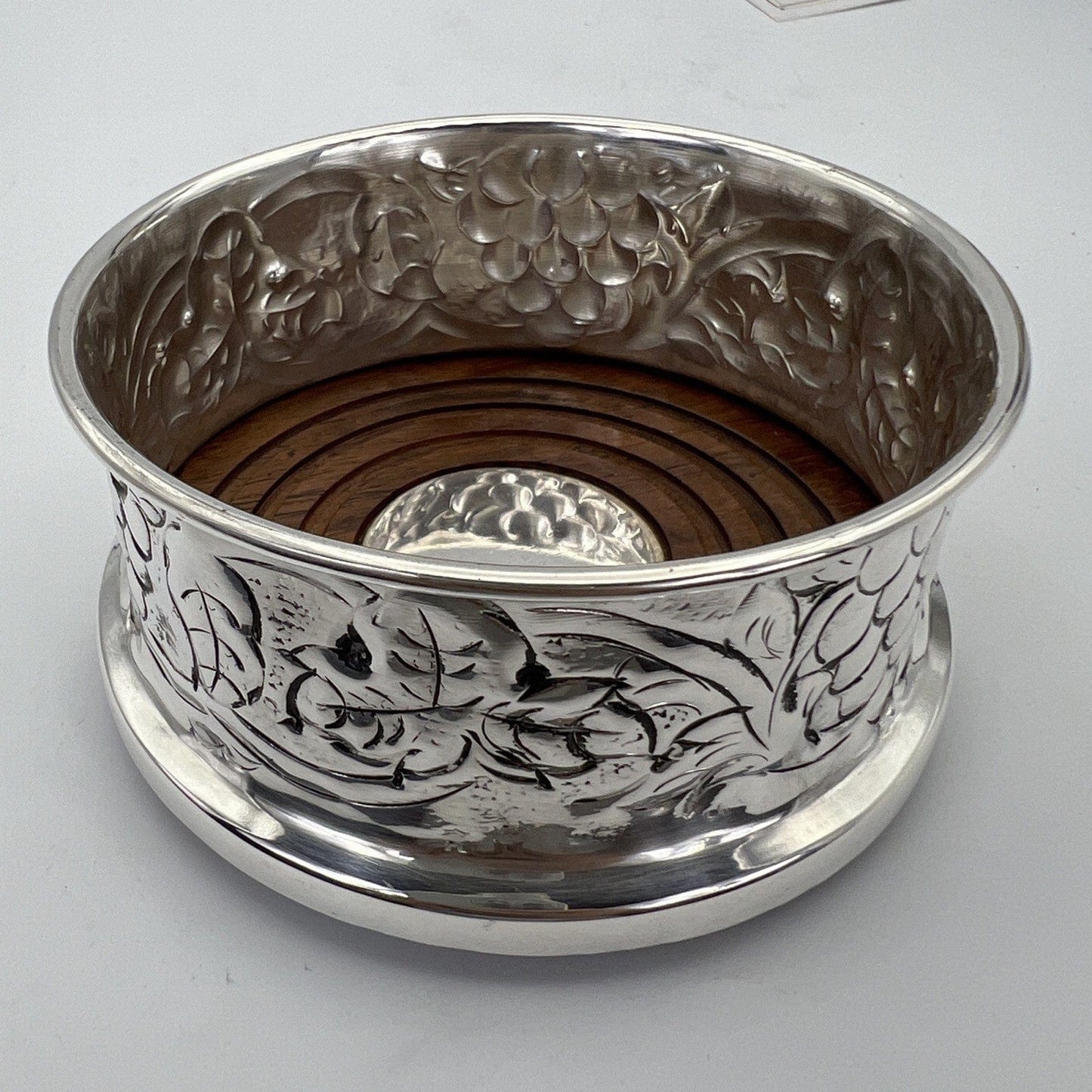 Sottobottiglia da tavola in argento sheffield silver plated vintage stile antico Categoria Sheffield & Argento