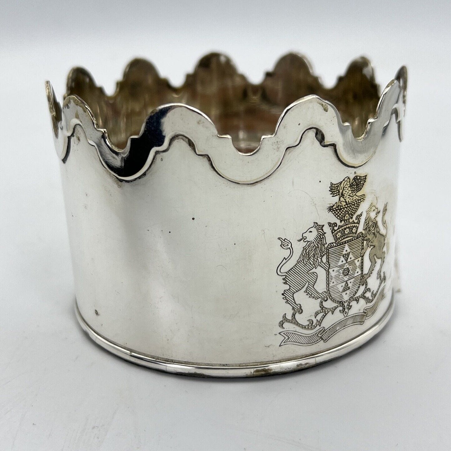 Sottobottiglia da tavola in argento silver plated vintage stile antico Leone Categoria  Sheffield & Argento