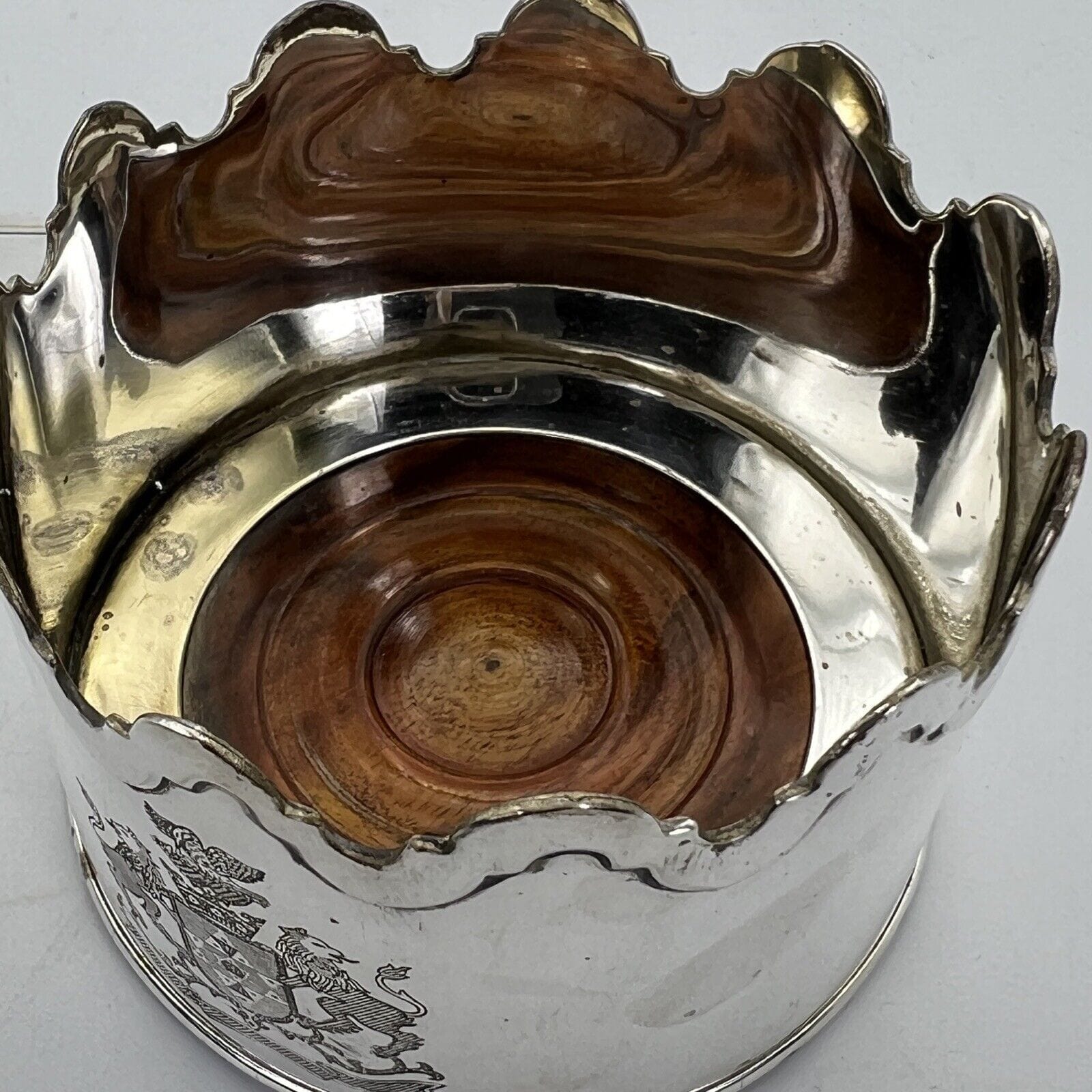 Sottobottiglia da tavola in argento silver plated vintage stile antico Leone Categoria  Sheffield & Argento