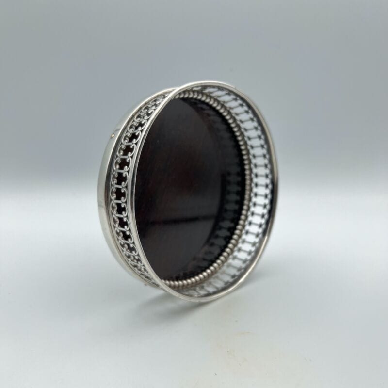 Sottobottiglia da tavola in argento silver plated vintage stile antico Mozzoni Categoria  Sheffield & Argento