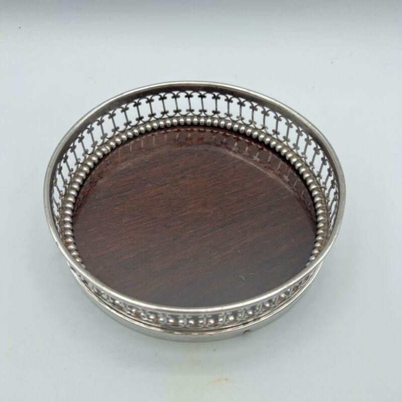 Sottobottiglia da tavola in argento silver plated vintage stile antico Mozzoni Categoria  Sheffield & Argento