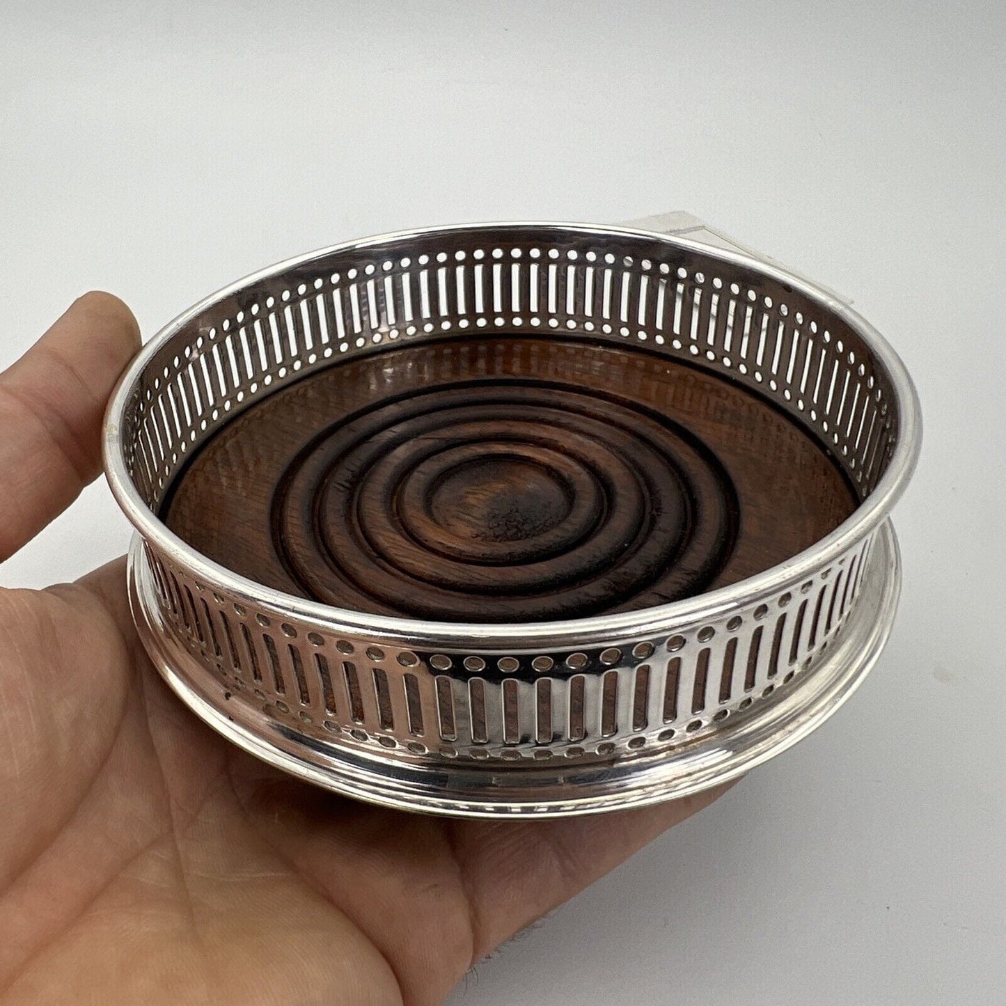 Sottobottiglia portabottiglie per vino da tavola placcato argento stile antico Categoria  Sheffield & Argento