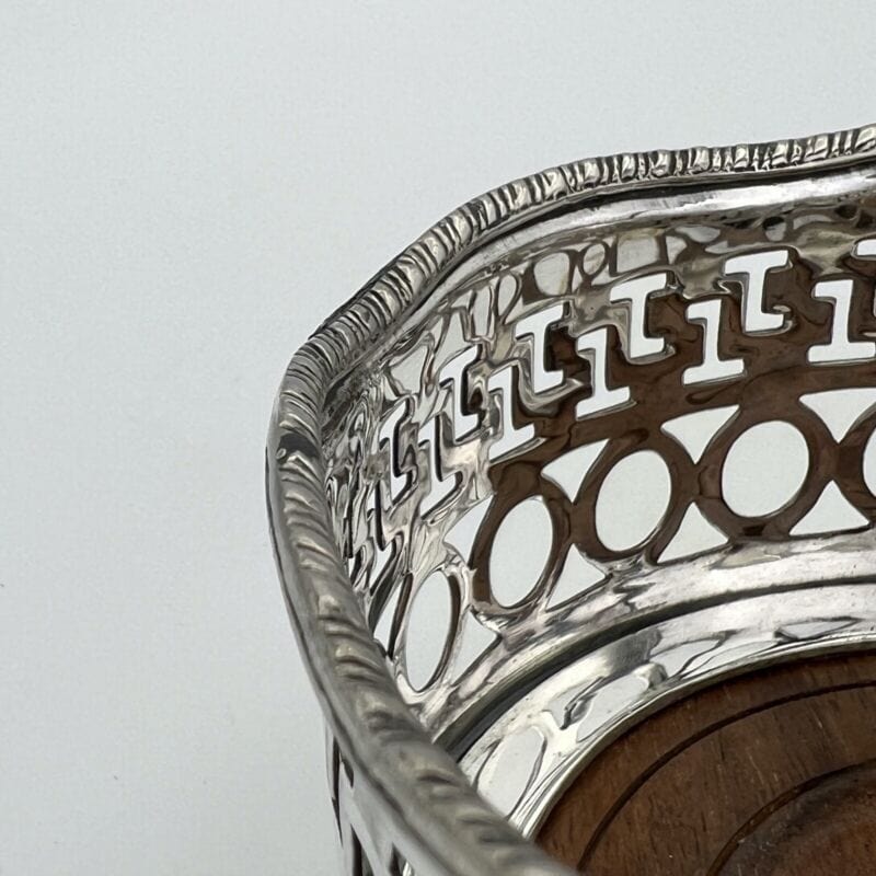 Sottobottiglia portabottiglie vino da tavola in argento sheffield stile antico Categoria  Sheffield & Argento