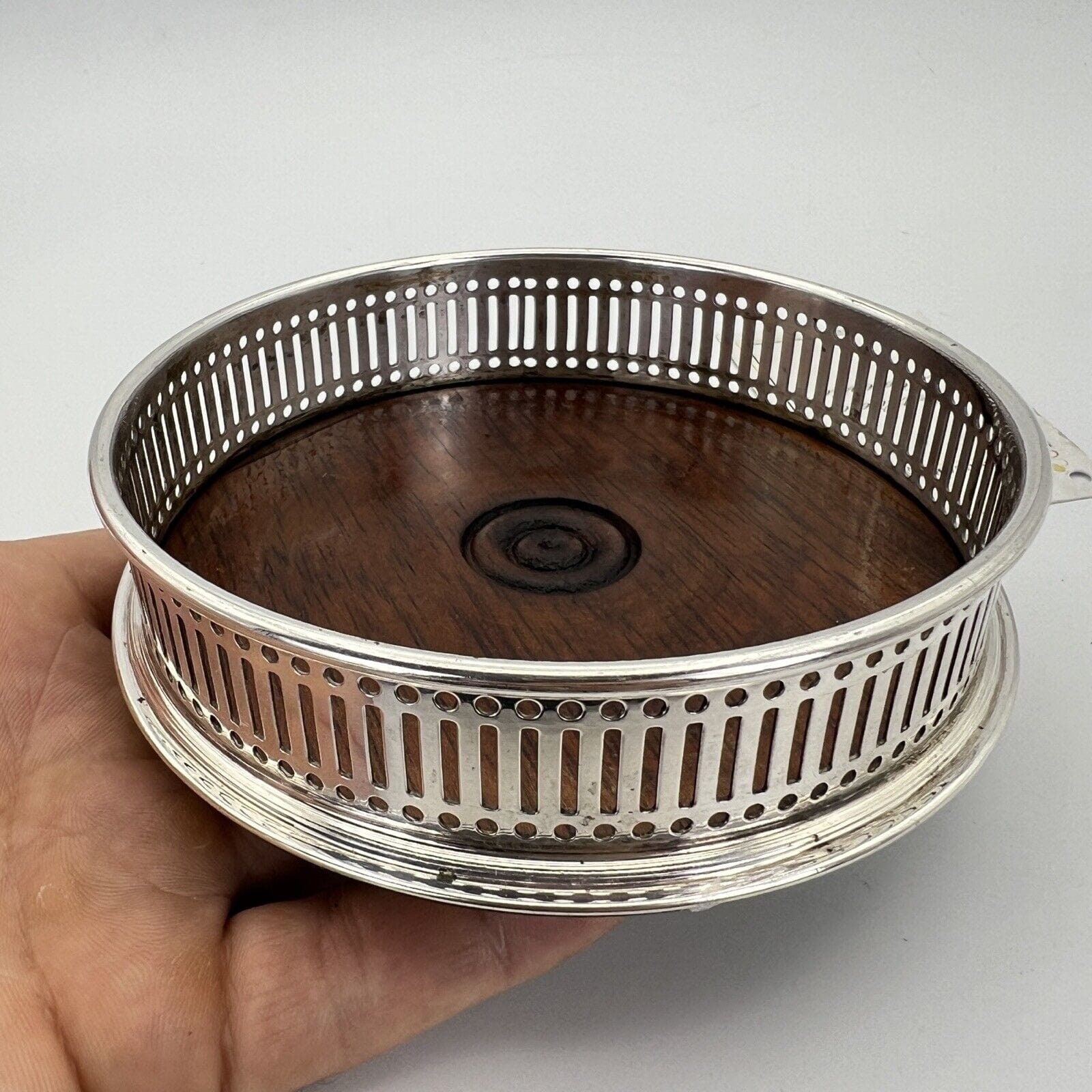 Sottobottiglia portabottiglie vino da tavola placcato in argento stile antico Categoria  Sheffield & Argento