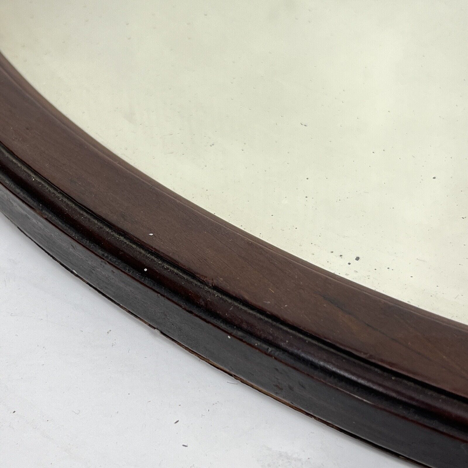 Specchio antico specchiera rotondo con cornice in legno scuro da parete d'epoca Categoria  Specchi e Cornici