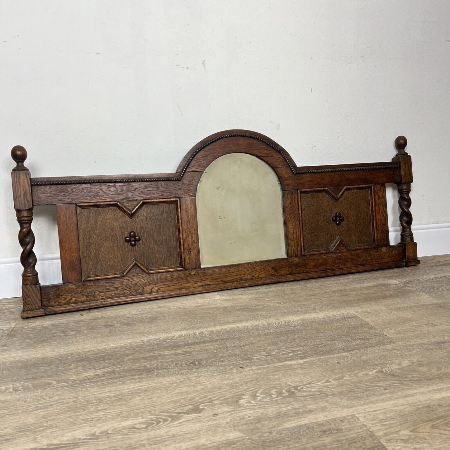 Specchio Specchiera Alzata Antica in legno di rovere Cimasa Anni '30 stile Tudor Categoria  Specchi e Cornici