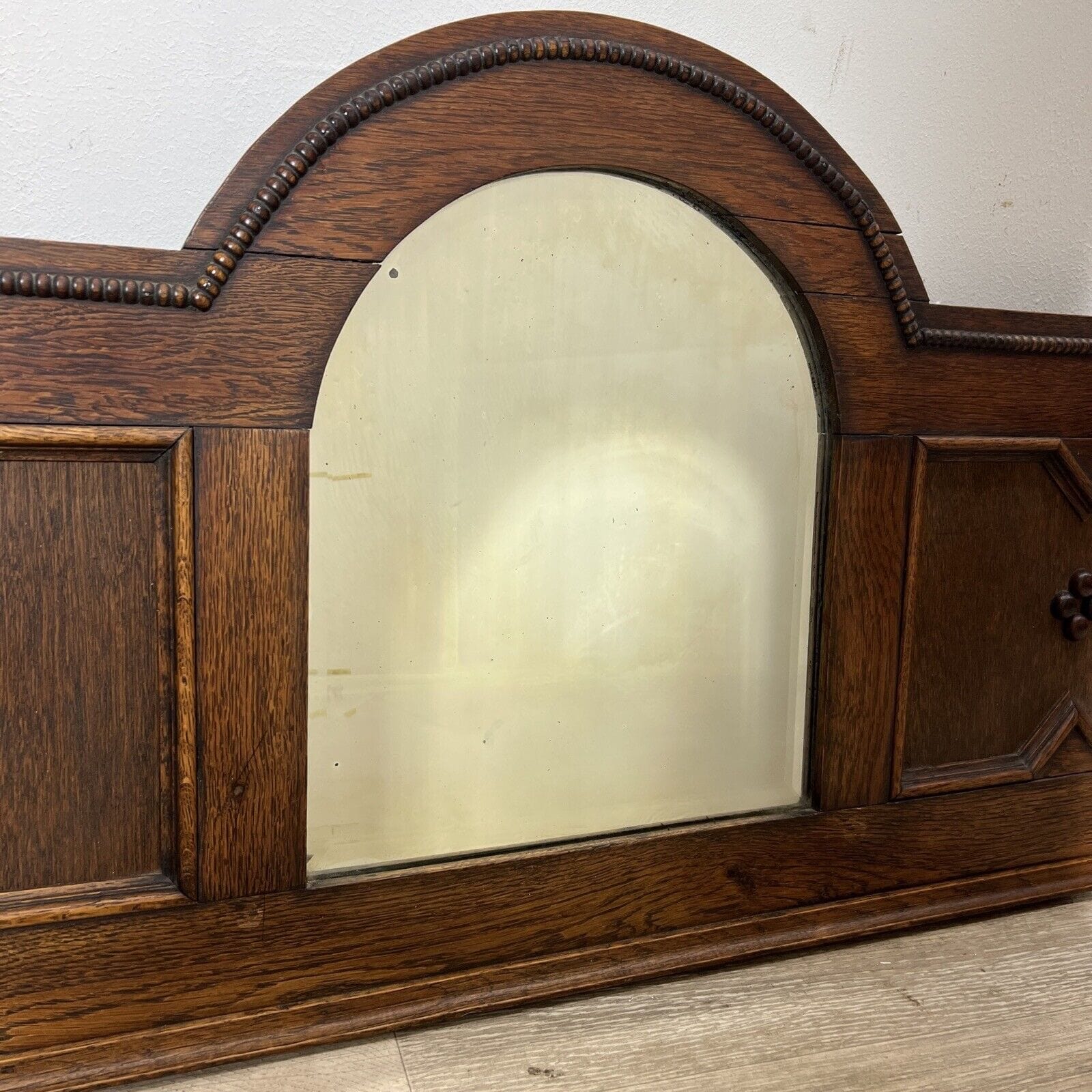 Specchio Specchiera Alzata Antica in legno di rovere Cimasa Anni '30 stile Tudor Categoria  Specchi e Cornici