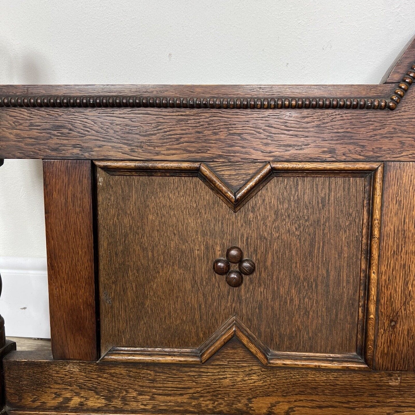 Specchio Specchiera Alzata Antica in legno di rovere Cimasa Anni '30 stile Tudor Categoria  Specchi e Cornici