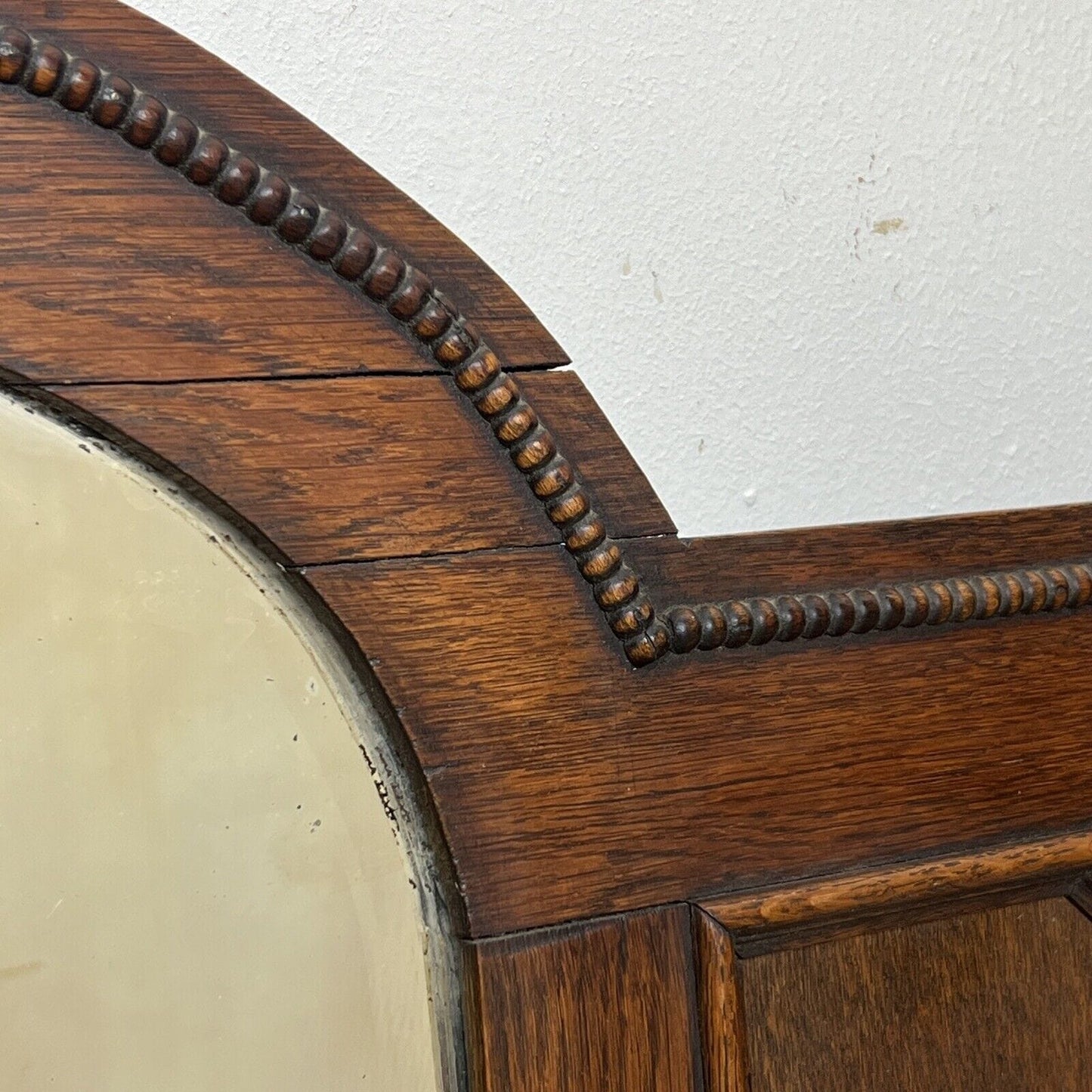 Specchio Specchiera Alzata Antica in legno di rovere Cimasa Anni '30 stile Tudor Categoria  Specchi e Cornici