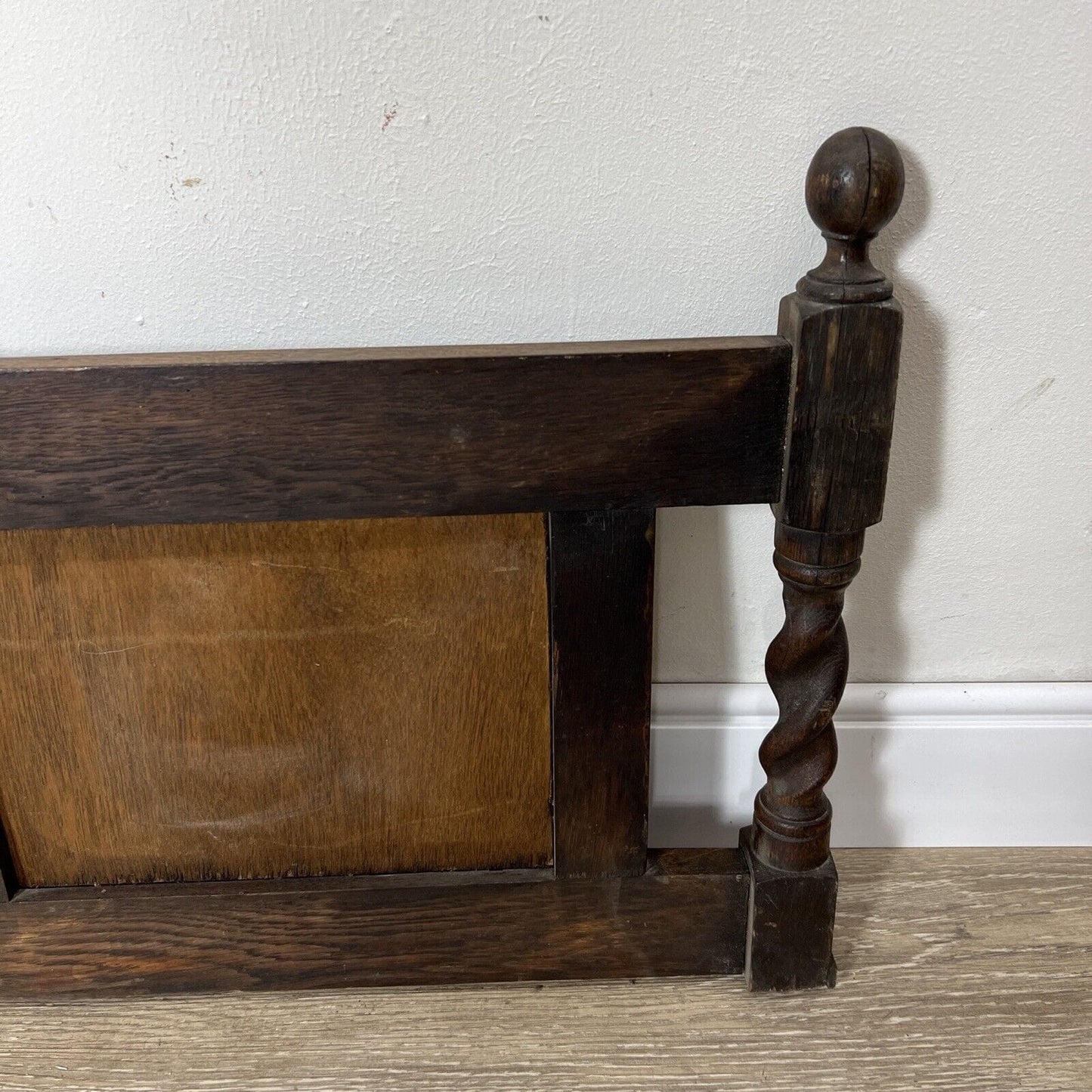 Specchio Specchiera Alzata Antica in legno di rovere Cimasa Anni '30 stile Tudor Categoria  Specchi e Cornici