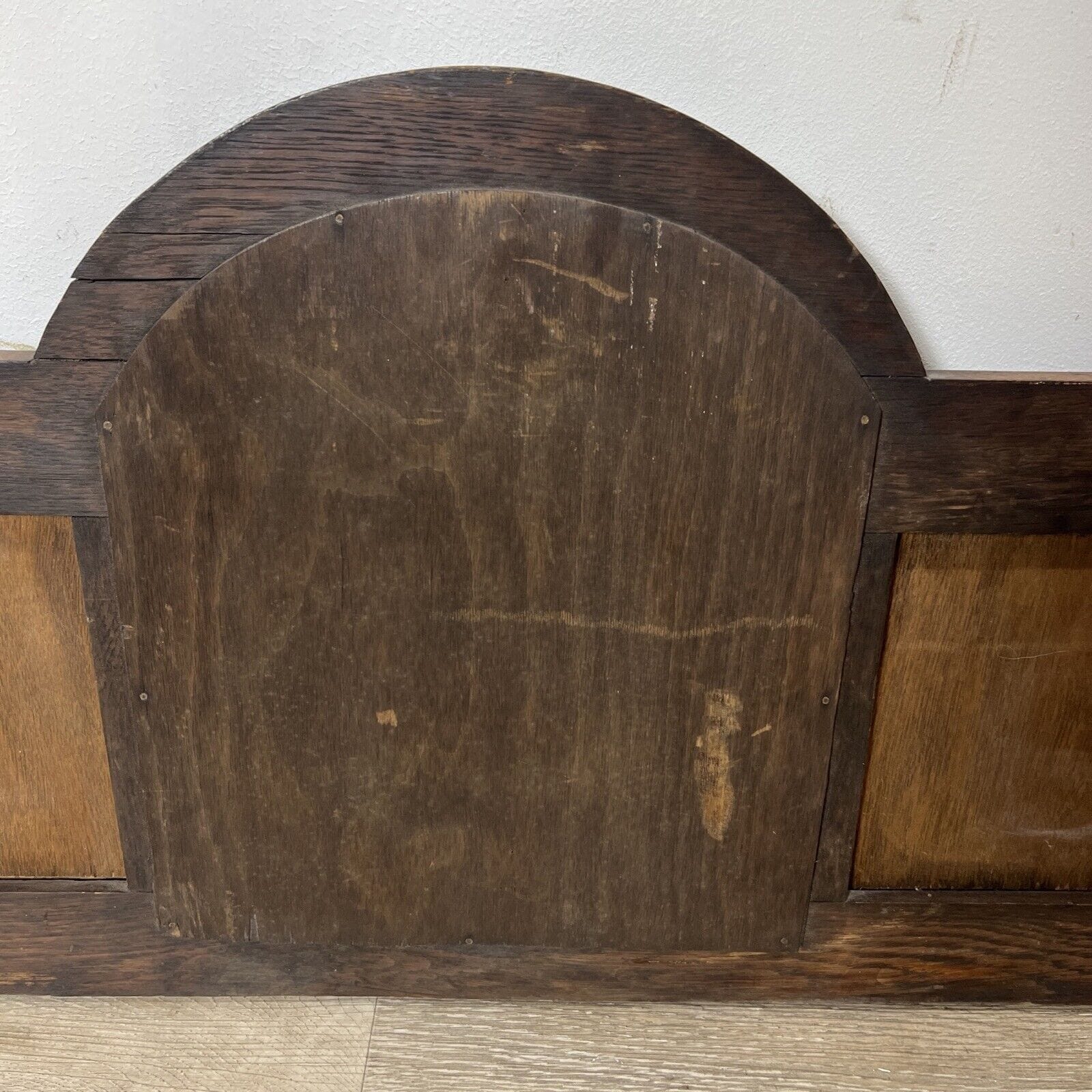 Specchio Specchiera Alzata Antica in legno di rovere Cimasa Anni '30 stile Tudor Categoria  Specchi e Cornici