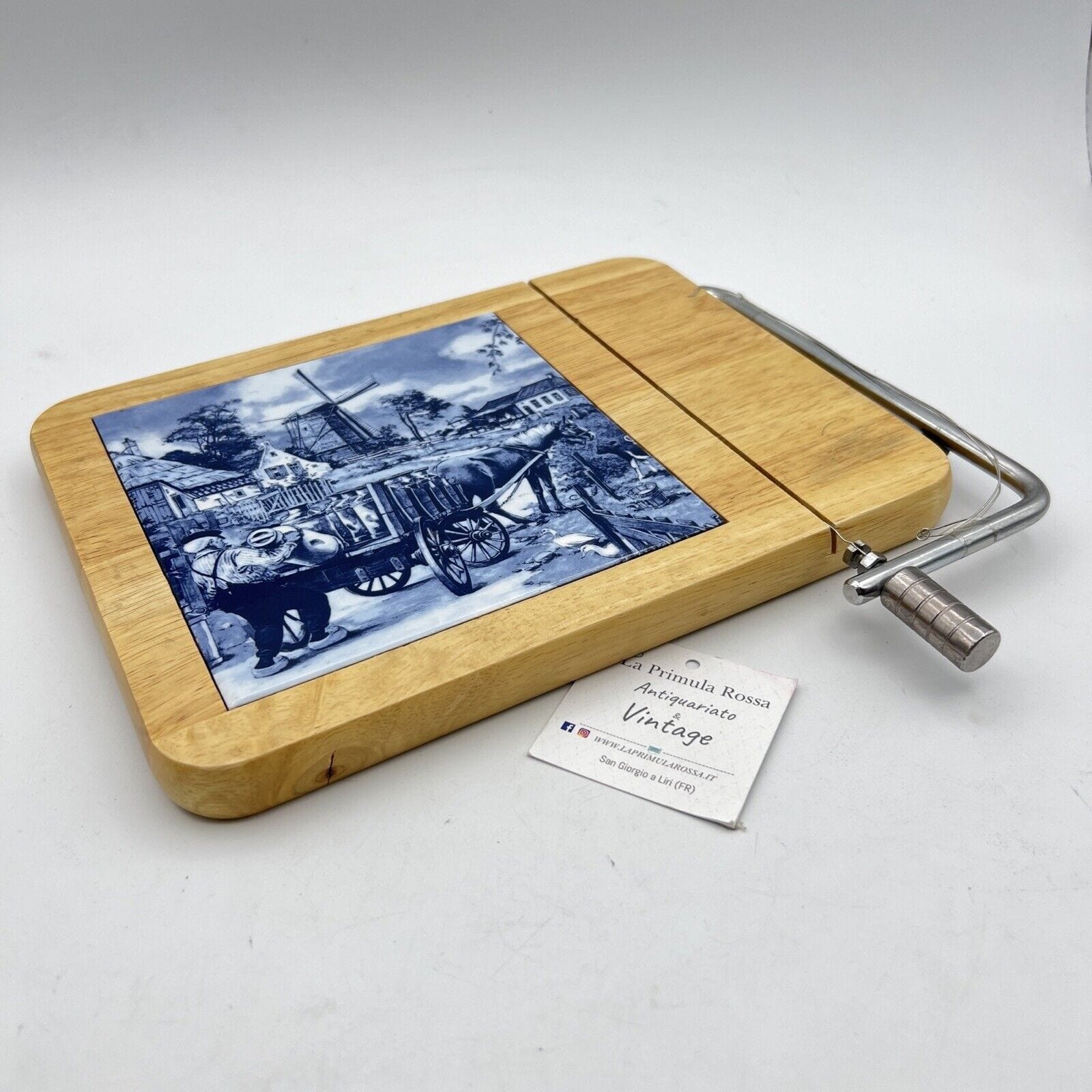 Tagliaformaggio d'epoca a filo in ceramica e legno vintage Tagliere per formaggi Categoria  Formaggiere