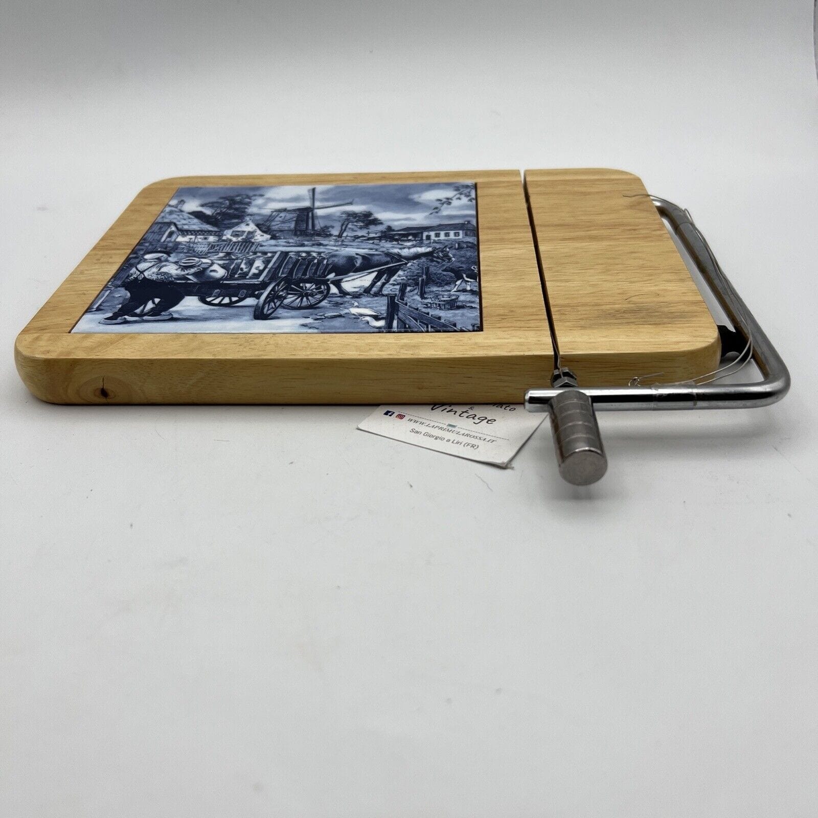 Tagliaformaggio d'epoca a filo in ceramica e legno vintage Tagliere per formaggi Categoria  Formaggiere