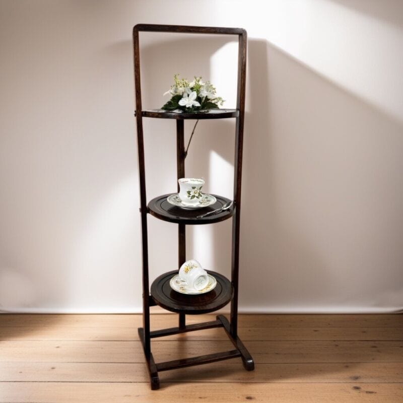 Tavolino antico a piu ripiani in legno etagere pieghevole porta dolci cake stand Categoria  Tavoli - tavolinetti