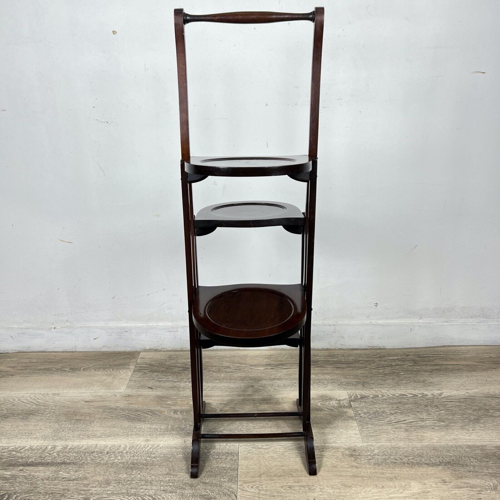 Tavolino antico a piu ripiani in legno etagere pieghevole porta dolci cake stand Categoria  Tavoli - tavolinetti