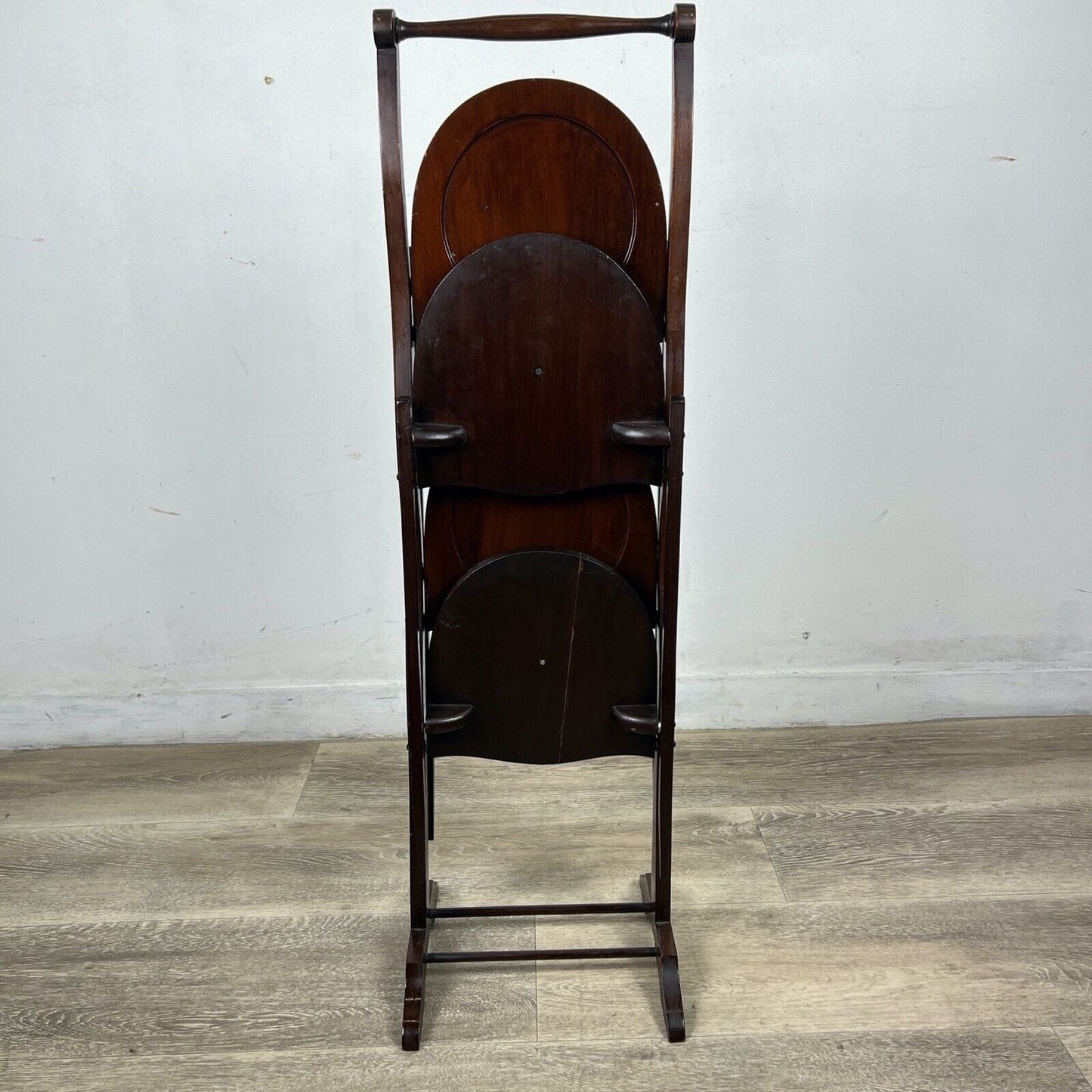 Tavolino antico a piu ripiani in legno etagere pieghevole porta dolci cake stand Categoria  Tavoli - tavolinetti