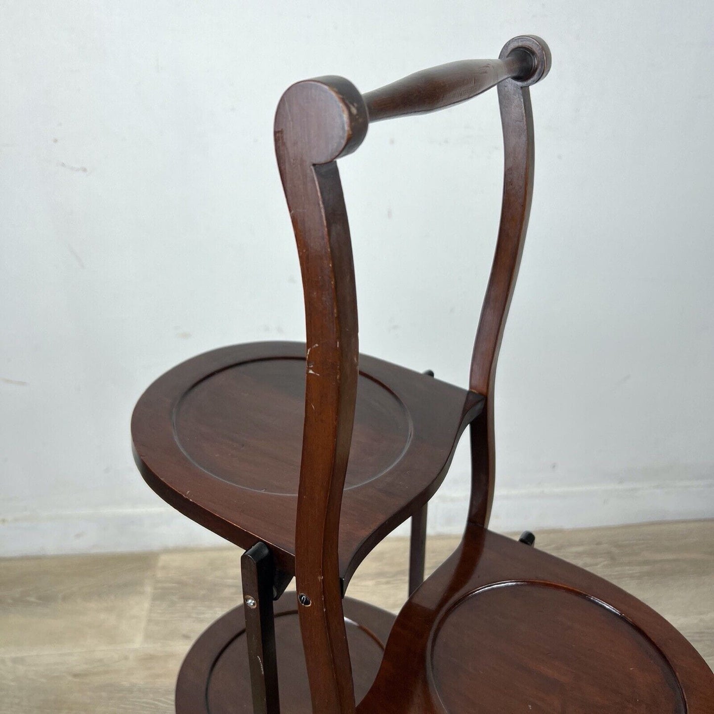 Tavolino antico a piu ripiani in legno etagere pieghevole porta dolci cake stand Categoria  Tavoli - tavolinetti