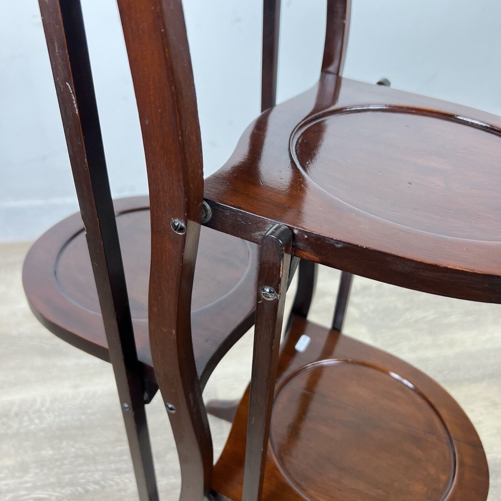 Tavolino antico a piu ripiani in legno etagere pieghevole porta dolci cake stand Categoria  Tavoli - tavolinetti