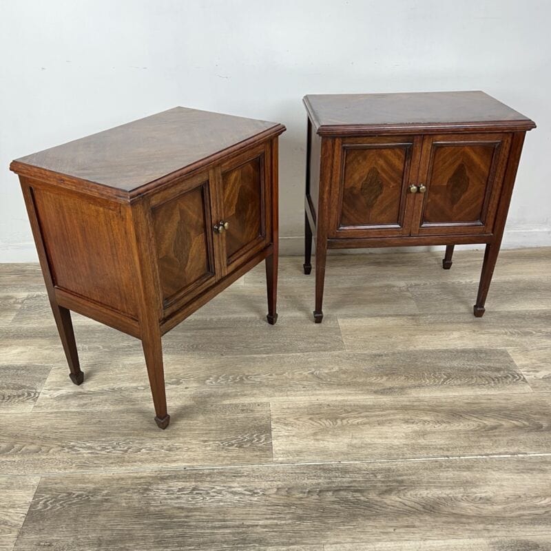 Tavolino Antico Comodino Mobiletto due 2 ante in legno epoca 900 Mobile porta tv Categoria  Arredamento