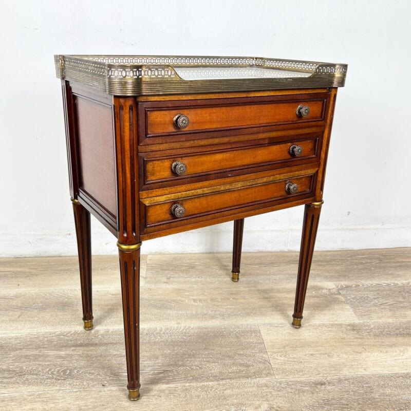 Tavolino Antico Comodino Mobiletto in legno epoca 900 Mobile con cassetti marmo Categoria  Comodini