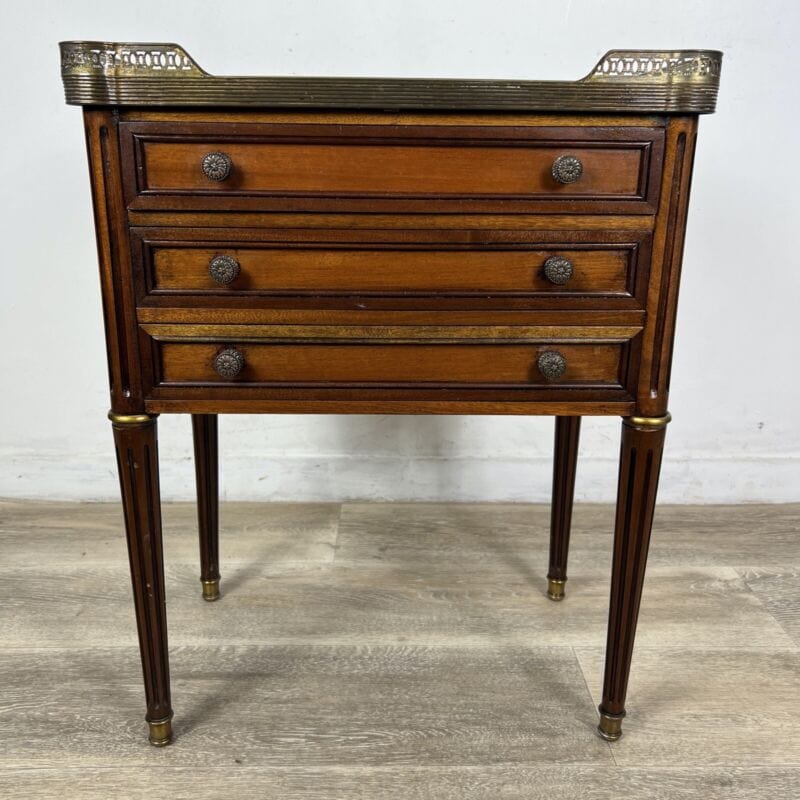 Tavolino Antico Comodino Mobiletto in legno epoca 900 Mobile con cassetti marmo Categoria  Comodini