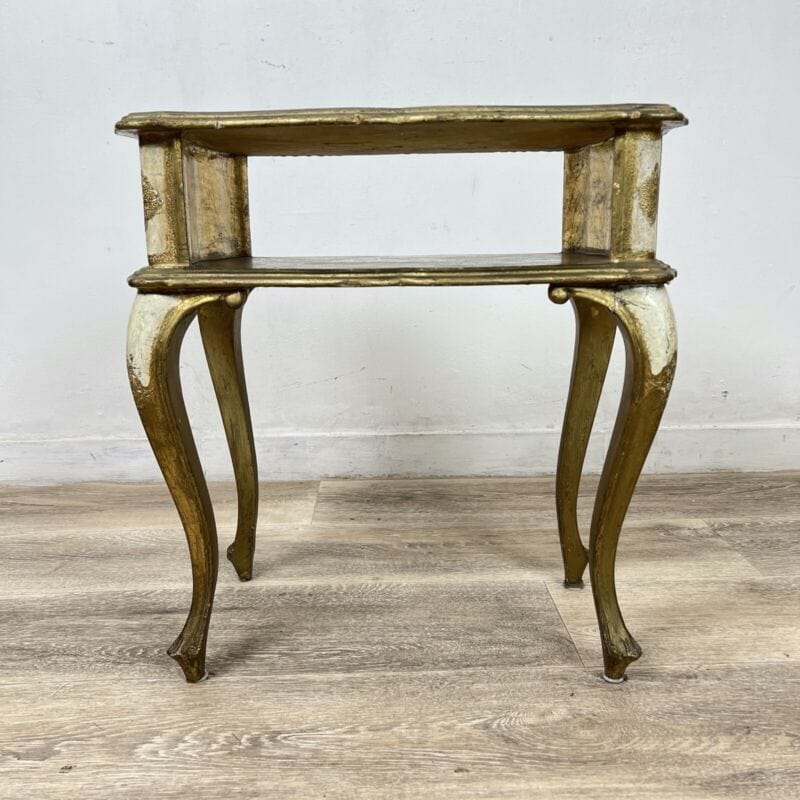 Tavolino antico comodino tavolo in legno oro fiorentino a due ripiani anni 60 Categoria  Arredamento