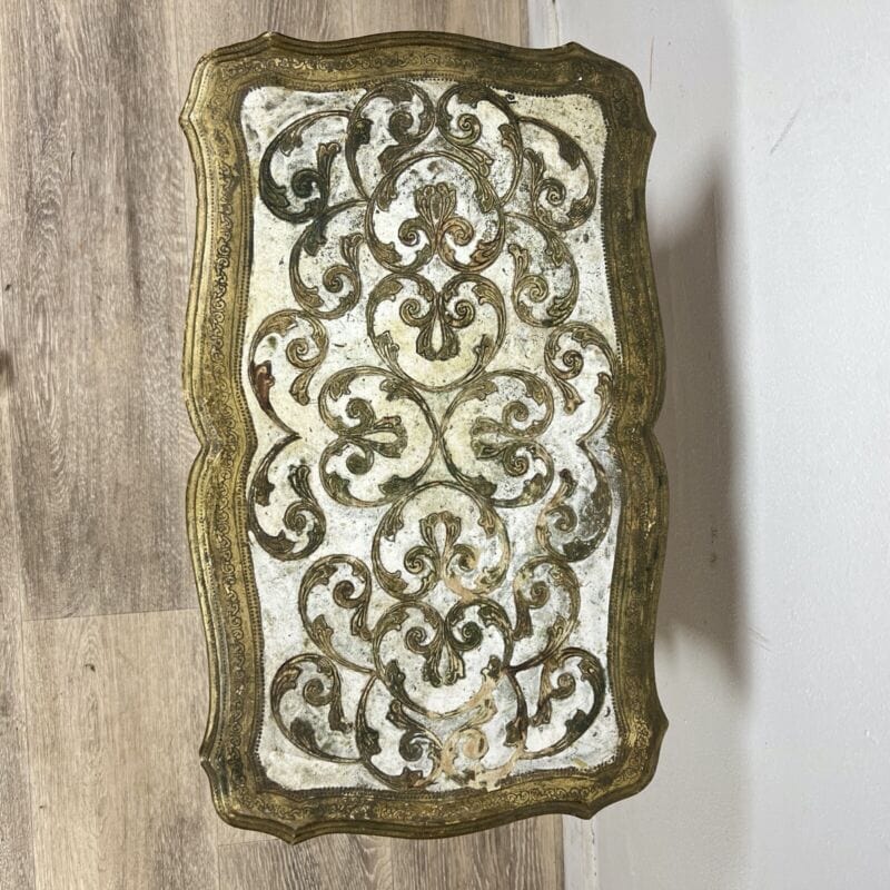 Tavolino antico comodino tavolo in legno oro fiorentino a due ripiani anni 60 Categoria  Arredamento