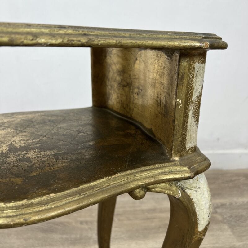 Tavolino antico comodino tavolo in legno oro fiorentino a due ripiani anni 60 Categoria  Arredamento