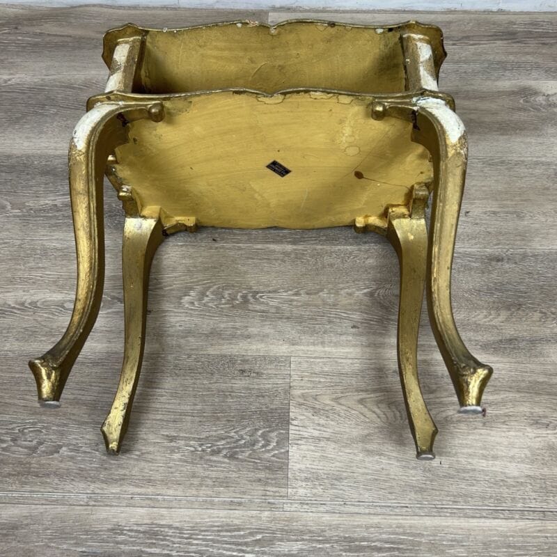 Tavolino antico comodino tavolo in legno oro fiorentino a due ripiani anni 60 Categoria  Arredamento