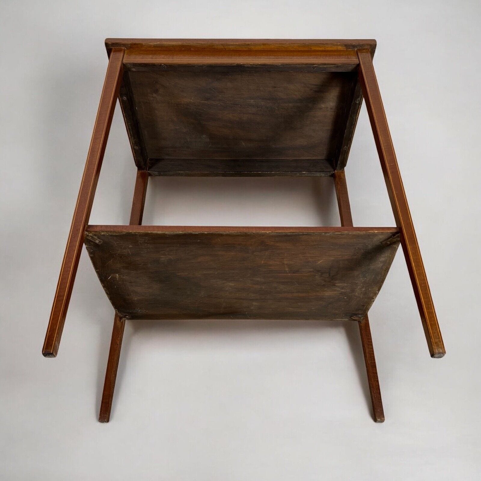 Tavolino antico inglese tavolo in legno di mogano da per salotto Intarsiato Categoria  Tavoli - tavolinetti