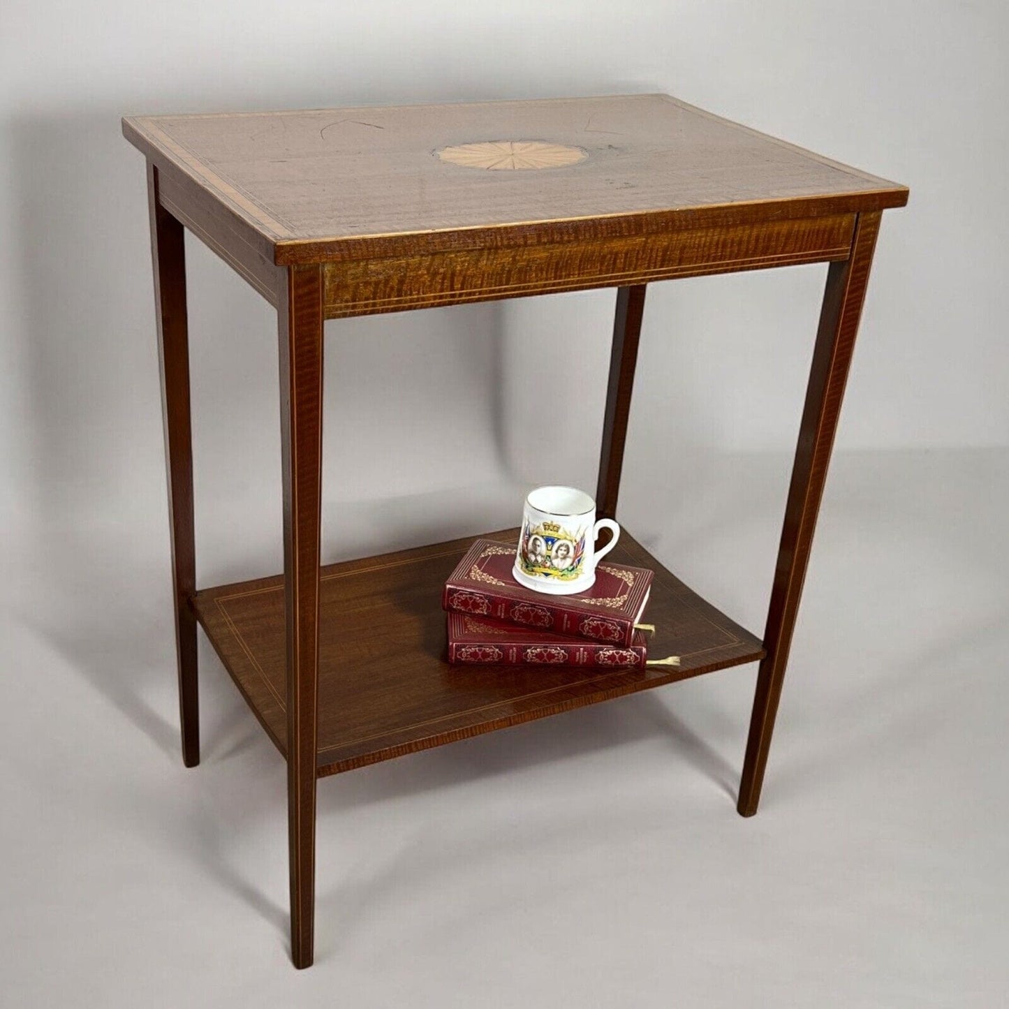 Tavolino antico inglese tavolo in legno di mogano da per salotto Intarsiato Categoria  Tavoli - tavolinetti